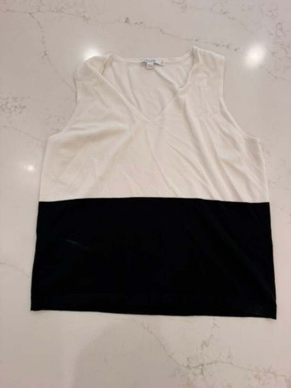Chico’s Black & White Colorblock Sleeveless V-Neck Top Size 2 Large